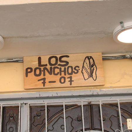 Hospedaje Los Ponchos オタバロ エクステリア 写真