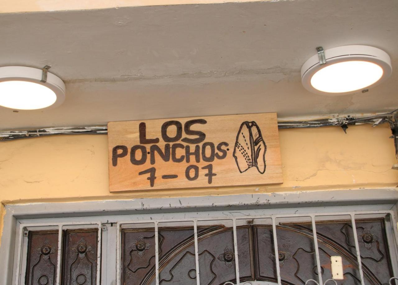 Hospedaje Los Ponchos オタバロ エクステリア 写真